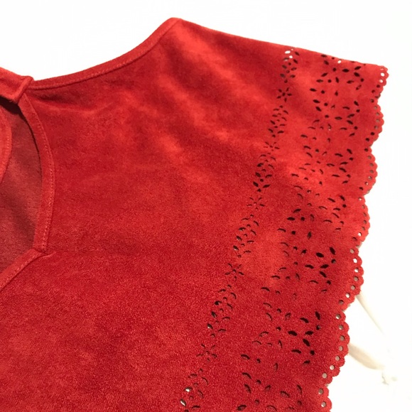 never worn crop top - Picture 2 of 2